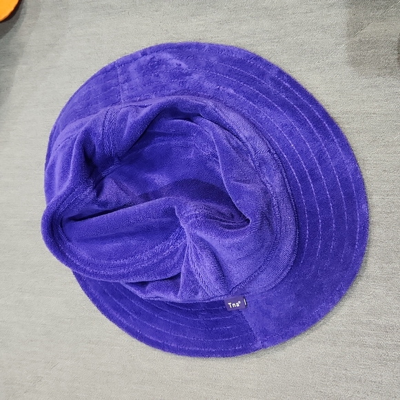 TNA Accessories - TNA M/L Bucket Hat New